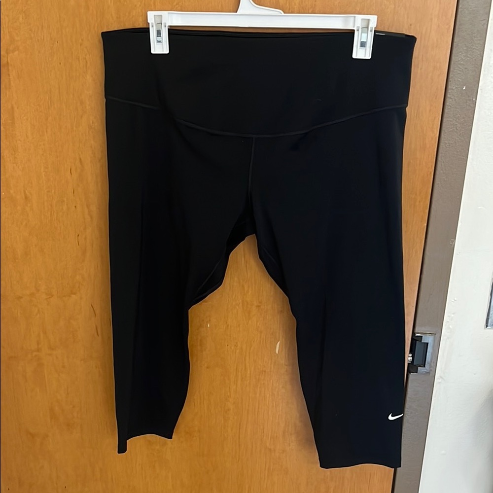 Nike Black Capri Leggings